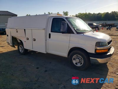 Czwarte zdjęcie samochodu z boku: 2017 CHEVROLET EXPRESS G3500 VIN:1GB0GRFG4H1342887 - miniatura