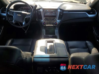 Zdjęcie 8 z 13 samochodu: 2019 CHEVROLET SUBURBAN K1500 LT VIN:1GNSKHKC5KR155576 - miniatura