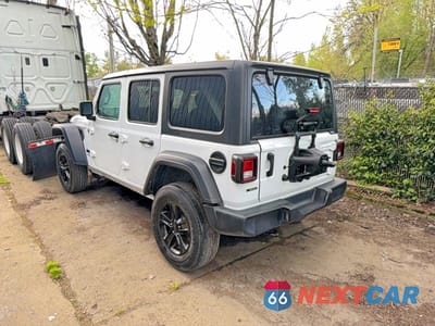 Trzecie zdjęcie samochodu z tyłu: 2020 JEEP WRANGLER UNLIMITED SPORT VIN:1C4HJXDMXLW347620 - miniatura