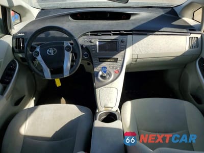Zdjęcie 8 z 12 samochodu: 2013 TOYOTA PRIUS TWO VIN:JTDKN3DU2D0339079 - miniatura