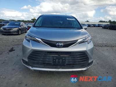 Piąte zdjęcie samochodu w środku: 2021 TOYOTA SIENNA LE 8-PASSENGER VIN:5TDKSKFC9MS036742 - miniatura