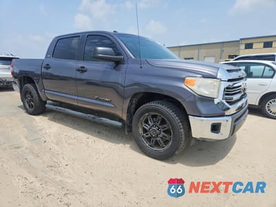 Czwarte zdjęcie samochodu z boku: 2016 TOYOTA TUNDRA CREWMAX SR5 VIN:5TFEM5F15GX102340 - miniatura