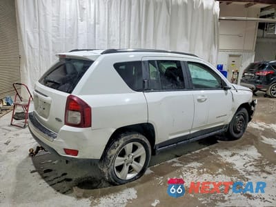 Trzecie zdjęcie samochodu z tyłu: 2015 JEEP COMPASS LATITUDE VIN:1C4NJDEB8FD109294 - miniatura