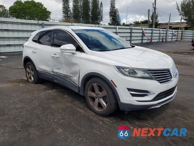 Czwarte zdjęcie samochodu z boku: 2016 LINCOLN MKC PREMIERE VIN:5LMCJ1C92GUJ28682 - miniatura