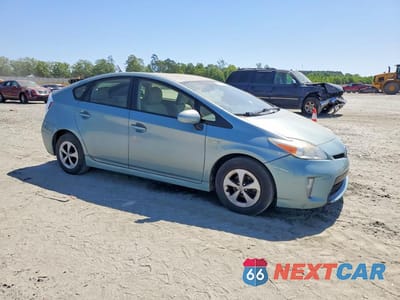 Czwarte zdjęcie samochodu z boku: 2014 TOYOTA PRIUS TWO VIN:JTDKN3DU5E1826028 - miniatura