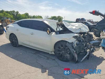 Czwarte zdjęcie samochodu z boku: 2019 NISSAN MAXIMA 3.5 SR VIN:1N4AA6AV2KC382229 - miniatura