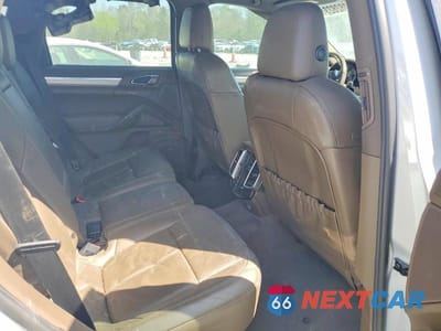 Zdjęcie 10 z 11 samochodu: 2011 PORSCHE CAYENNE S VIN:WP1AB2A25BLA54243 - miniatura