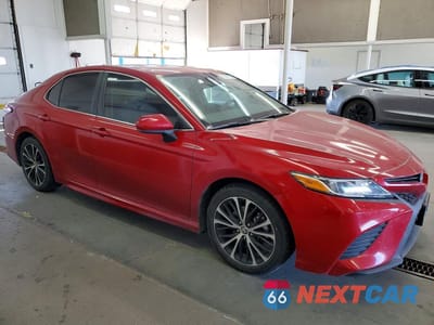 Czwarte zdjęcie samochodu z boku: 2020 TOYOTA CAMRY SE VIN:4T1G11AK6LU379645 - miniatura