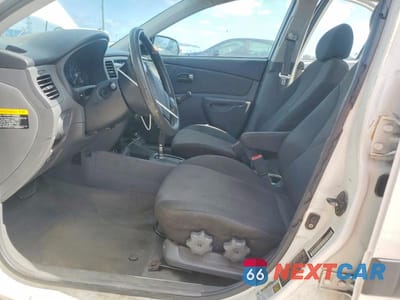 Zdjęcie 7 z 12 samochodu: 2006 KIA RIO BASE VIN:KNADE123466050774 - miniatura