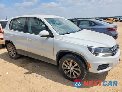 Czwarte zdjęcie samochodu z boku: 2018 VOLKSWAGEN TIGUAN LIMITED VIN:WVGAV7AX0JK003279 - miniatura