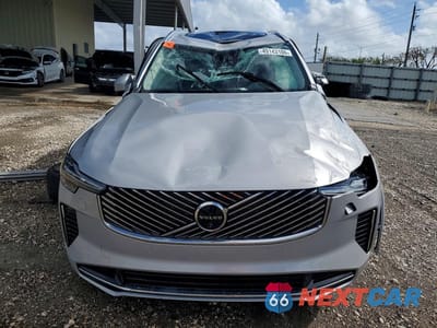 Piąte zdjęcie samochodu w środku: 2025 VOLVO XC90 PLUS VIN:YV4M12PB1S1361006 - miniatura