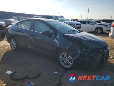 Czwarte zdjęcie samochodu z boku: 2017 CHEVROLET CRUZE LT VIN:1G1BE5SM3H7275963 - miniatura