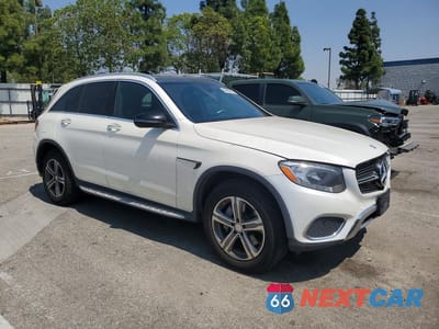 Czwarte zdjęcie samochodu z boku: 2017 MERCEDES-BENZ GLC 300 4MATIC VIN:WDC0G4KB3HF118323 - miniatura