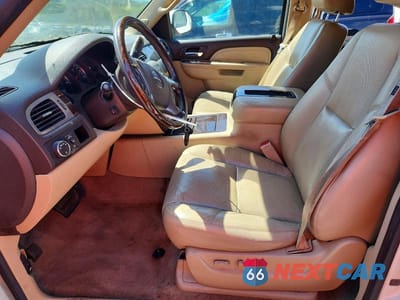 Zdjęcie 7 z 13 samochodu: 2011 GMC YUKON XL DENALI VIN:1GKS2MEF3BR224504 - miniatura