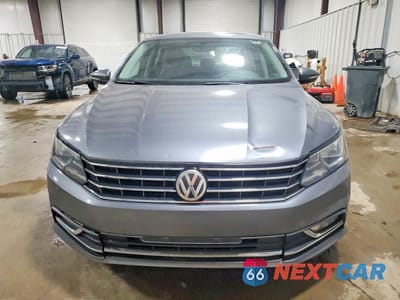 Piąte zdjęcie samochodu w środku: 2016 VOLKSWAGEN PASSAT VIN:1VWBT7A35GC068754 - miniatura