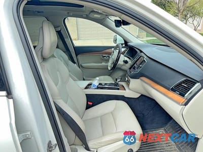 Piąte zdjęcie samochodu w środku: 2016 VOLVO XC90 T6 VIN:YV4A22PKXG1042940 - miniatura