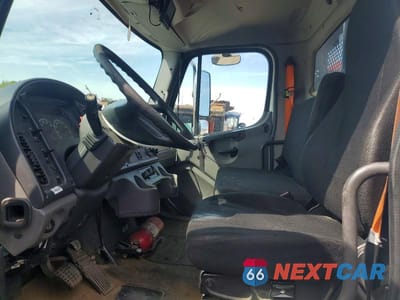 Zdjęcie 7 z 12 samochodu: 2017 FREIGHTLINER M2 106 MEDIUM DUTY VIN:1FVACXDT7HHJF1570 - miniatura
