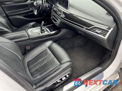 Piąte zdjęcie samochodu w środku: 2017 BMW 750 XI VIN:WBA7F2C38HG423052 - miniatura