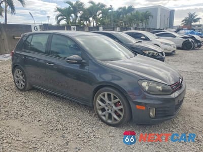 Czwarte zdjęcie samochodu z boku: 2013 VOLKSWAGEN GTI VIN:WVWGD7AJ0DW140636 - miniatura