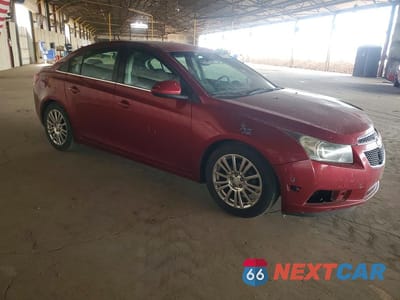 Czwarte zdjęcie samochodu z boku: 2013 CHEVROLET CRUZE ECO VIN:1G1PH5SB8D7106477 - miniatura
