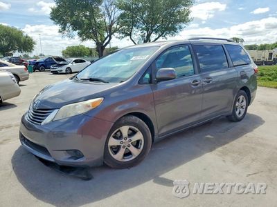 2015 TOYOTA SIENNA LE 5TDKK3DC6FS602349 - główne zdjęcie licytacji z USA - miniatura