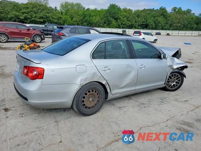Trzecie zdjęcie samochodu z tyłu: 2005 VOLKSWAGEN NEW JETTA 2.5L OPTION PACKAGE 1 VIN:3VWSF71K55M606931 - miniatura