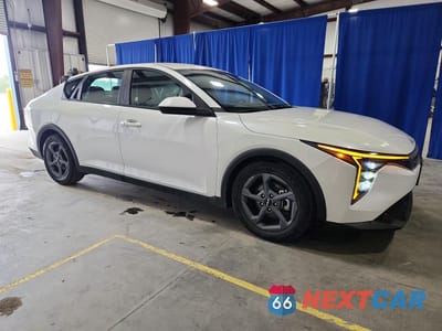 Czwarte zdjęcie samochodu z boku: 2025 KIA K4 LXS VIN:3KPFT4DE5SE093400 - miniatura