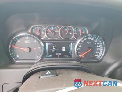 Zdjęcie 9 z 13 samochodu: 2018 CHEVROLET SUBURBAN K1500 LT VIN:1GNSKHKC7JR333230 - miniatura