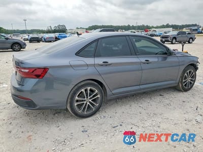 Trzecie zdjęcie samochodu z tyłu: 2025 VOLKSWAGEN JETTA SPORT VIN:3VWBX7BU4SM096760 - miniatura