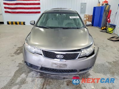 Piąte zdjęcie samochodu w środku: 2011 KIA FORTE EX VIN:KNAFU4A29B5356911 - miniatura