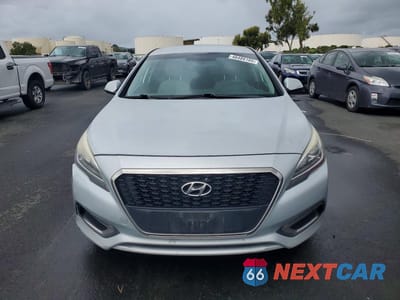 Piąte zdjęcie samochodu w środku: 2017 HYUNDAI SONATA HYBRID SE VIN:KMHE24L36HA063411 - miniatura