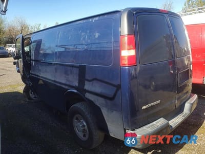 Drugie zdjęcie samochodu z przodu: 2006 CHEVROLET EXPRESS 2500 UTILITY / SERVICE VAN VIN:1GCGG25V261163827 - miniatura