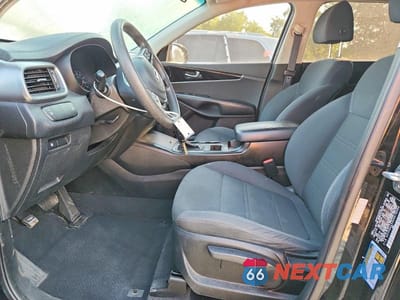 Zdjęcie 7 z 13 samochodu: 2019 KIA SORENTO L VIN:5XYPG4A33KG578066 - miniatura