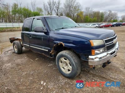 Czwarte zdjęcie samochodu z boku: 2006 CHEVROLET SILVERADO K1500 VIN:1GCEK19V36Z240040 - miniatura