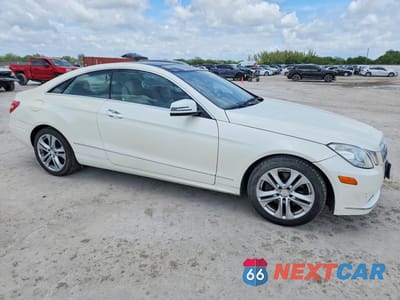 Czwarte zdjęcie samochodu z boku: 2010 MERCEDES-BENZ E 350 VIN:WDDKJ5GB8AF046805 - miniatura