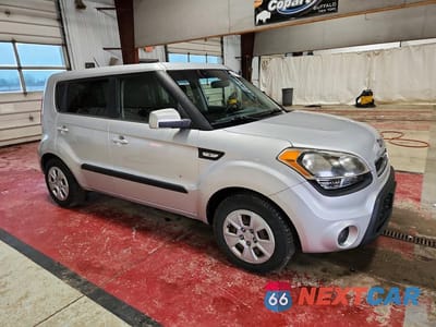 Czwarte zdjęcie samochodu z boku: 2012 KIA SOUL BASE VIN:KNDJT2A56C7435859 - miniatura