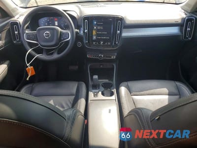 Zdjęcie 8 z 13 samochodu: 2022 VOLVO XC40 T5 MOMENTUM VIN:YV4162UK0N2739145 - miniatura