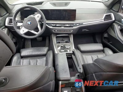 Zdjęcie 8 z 13 samochodu: 2023 BMW X7 XDRIVE40I VIN:5UX23EM06P9R58099 - miniatura