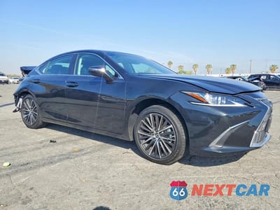Czwarte zdjęcie samochodu z boku: 2025 LEXUS ES 300H BASE VIN:58ADA1C10SU076102 - miniatura