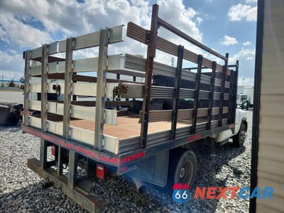 Trzecie zdjęcie samochodu z tyłu: 2014 CHEVROLET SILVERADO C3500 VIN:1GB3CZC85EF151712 - miniatura