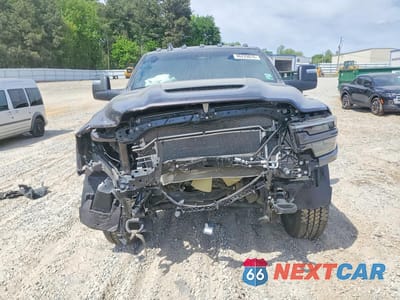 Piąte zdjęcie samochodu w środku: 2025 RAM 2500 LARAMIE VIN:3C63R5NL1SG549117 - miniatura