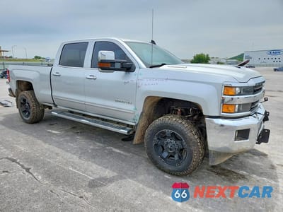 Czwarte zdjęcie samochodu z boku: 2019 CHEVROLET SILVERADO K2500 HEAVY DUTY LTZ VIN:1GC1KTEYXKF136733 - miniatura