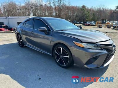 Czwarte zdjęcie samochodu z boku: 2018 TOYOTA CAMRY XSE VIN:4T1B61HK1JU511449 - miniatura