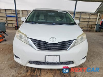 Piąte zdjęcie samochodu w środku: 2014 TOYOTA SIENNA LE VIN:5TDKK3DCXES463020 - miniatura