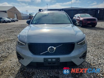Piąte zdjęcie samochodu w środku: 2024 VOLVO XC40 ULTIMATE VIN:YV4L12UM7R2346564 - miniatura