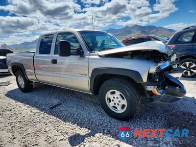 Czwarte zdjęcie samochodu z boku: 2002 CHEVROLET SILVERADO K1500 VIN:2GCEK19TX21217274 - miniatura