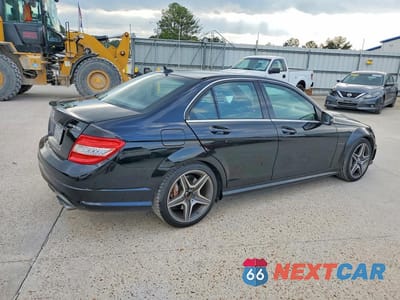 Trzecie zdjęcie samochodu z tyłu: 2010 MERCEDES-BENZ C 63 AMG VIN:WDDGF7HB6AF450252 - miniatura