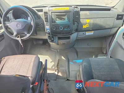 Zdjęcie 8 z 13 samochodu: 2018 MERCEDES BENZ SPRINTER 2500 DELIVERY VAN VIN:WD3PE7CD6JP646718 - miniatura