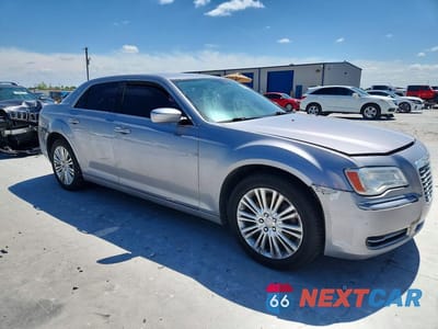 Czwarte zdjęcie samochodu z boku: 2014 CHRYSLER 300 VIN:2C3CCARG0EH384928 - miniatura