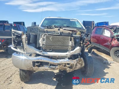 Piąte zdjęcie samochodu w środku: 2019 CHEVROLET SILVERADO MEDIUM DUTY VIN:1HTKJPVM6KH827647 - miniatura